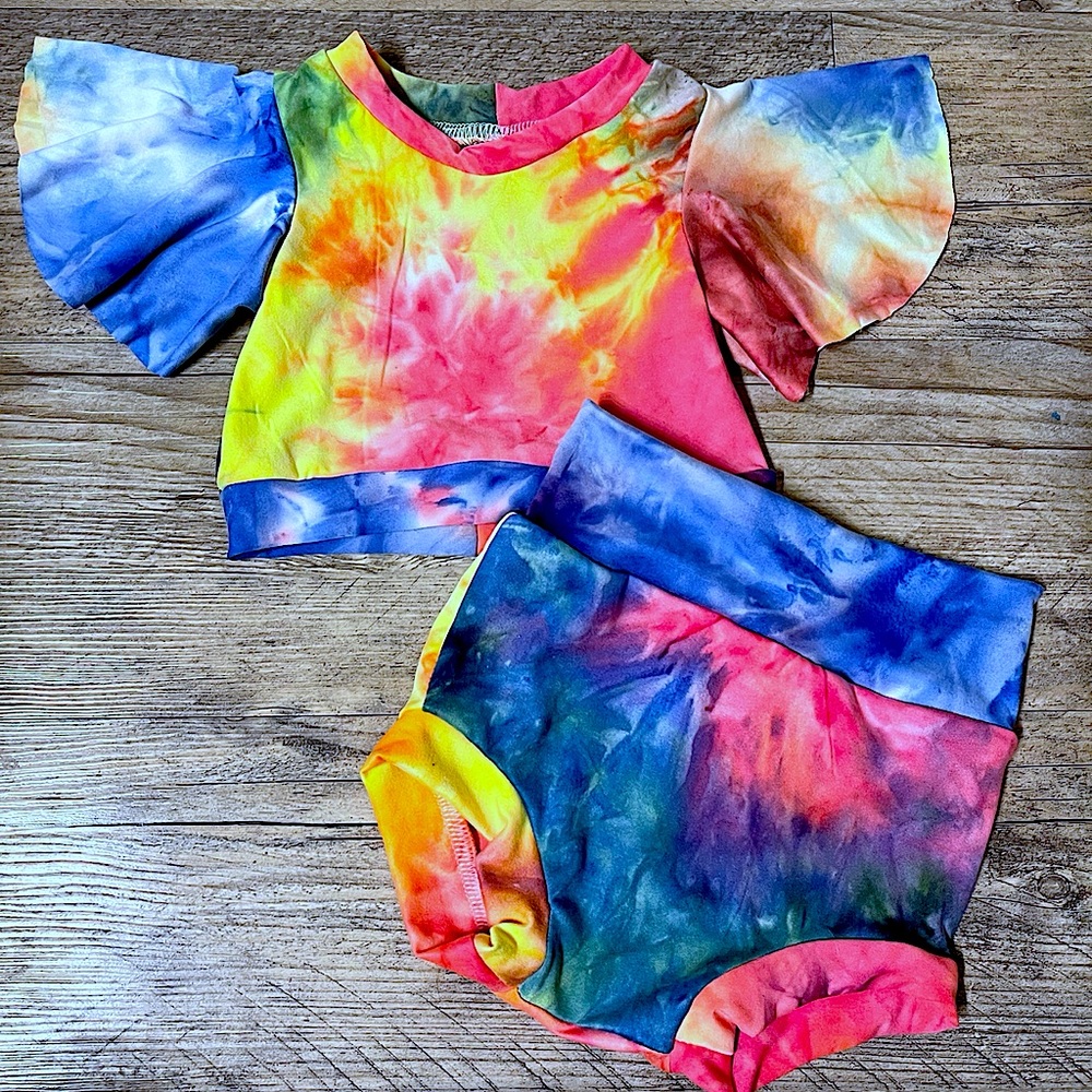 Flutter Sleeve Crop Top/Bummies Set 0-3T sizing